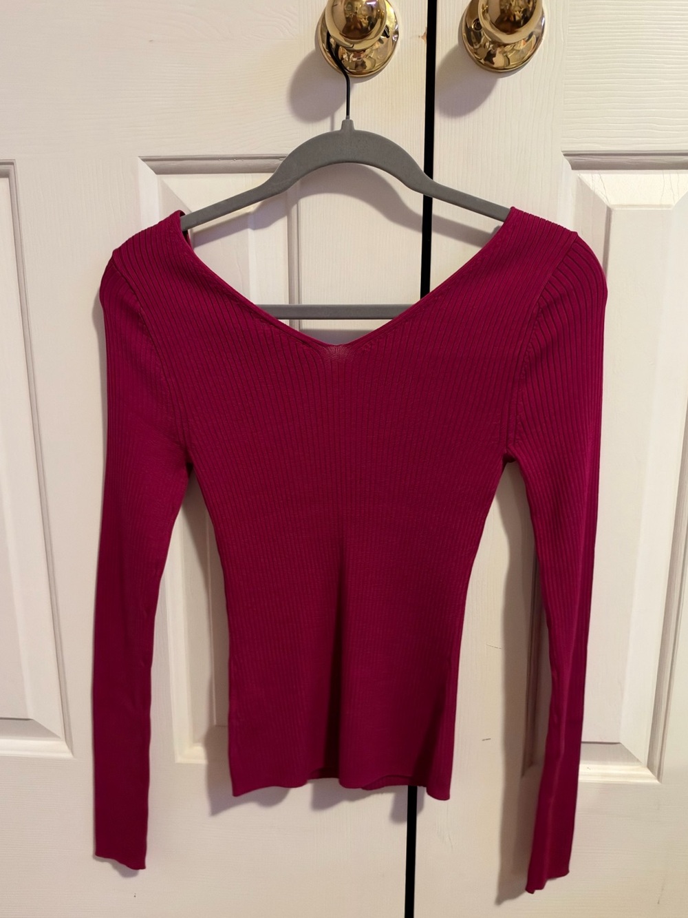 Express Fitted Ribbed V-Neck Long Sleeve Top - Picture 2 of 3